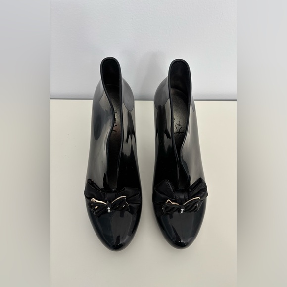 Like New Women’s Elegant Black Heeled DIZZY Black Rubber Bowed Rain Booties 8.5 - Picture 7 of 9